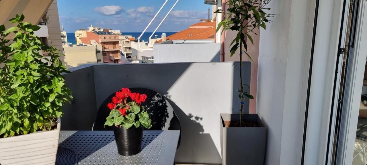 Bright & Modern Apt With View Iraklio Exterior foto